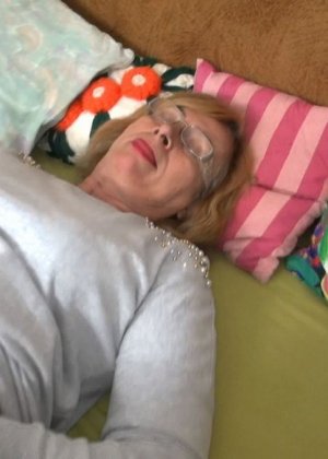 Секс С Бабушкой В Кровати