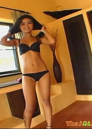 Турист выебал молодую тайскую проститутку